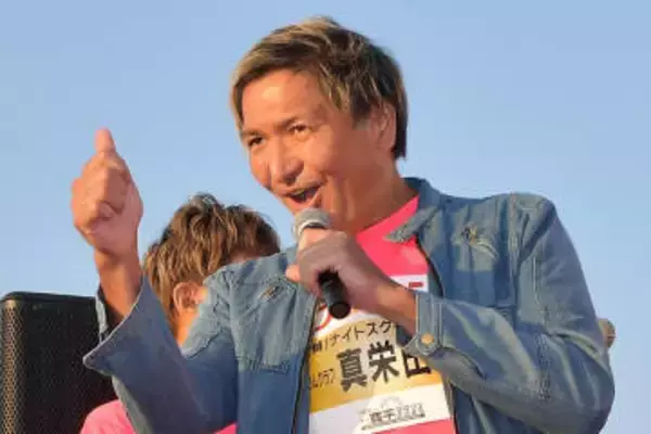 スリムクラブ真栄田、飲食店のメニューで発見した「モッコリ」報告でSNSは一気に大喜利状態に!