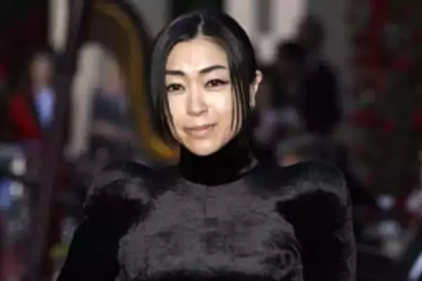 宇多田ヒカル「撃沈する姿を横目にすする蕎麦の旨さ」等身大の本音に「最高じゃん」「残念すぎるな」賛否