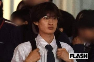 菊池風磨の休養で代役抜擢…Snow Man・向井康二「全力ダッシュ」ロケ姿　深夜の撮影に思わずあくびも