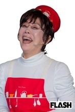 平野レミ　右腕の粉砕骨折で生出演も“宣伝暴走”…NHKアナの制止に「カットしていいわよ」掛け合いに驚く人も