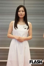 活動終了騒動から5年、元AKB メンバーがミスコンファイナリストに選出！純白ワンピで再起へ