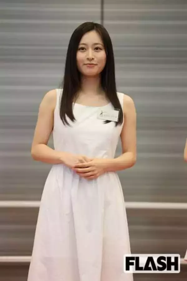 活動終了騒動から5年、元AKB メンバーがミスコンファイナリストに選出！純白ワンピで再起へ