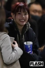 アイナ・ジ・エンド、白キャミソールで“妖艶ポーズ”2026年は初のアジアツアーで止まらぬ快進撃