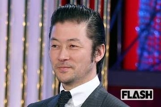 浅野忠信、“青い日の丸” イラストにSNSで議論沸騰…「税金をこれ以上取らないでください」過去には政治的発言も