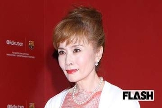 小柳ルミ子、『徹子の部屋』で“超ミニ丈”セットアップ披露…74歳になっても“出すときは出す”スタイルに称賛の声