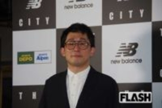 シソンヌ・じろう、大相撲中継で見せた“玄人”ぶりに視聴者思わず感心「スーツ袖口」にはツッコミ続出