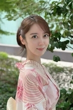 35歳美人アナが披露した “胸元パツパツ姿” に「神スタイル」ファン絶賛…報道キャスターの意外な “オフ姿”