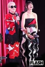 映画『プラダを着た悪魔2』レジェンド女優の来日姿をキャッチ！アン・ハサウェイはハートマークのファンサぶり