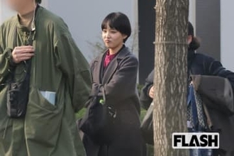 奈緒、新作映画のロケで“若手実力派俳優”と指相撲！かつて婚約カップルを演じた二人の絆