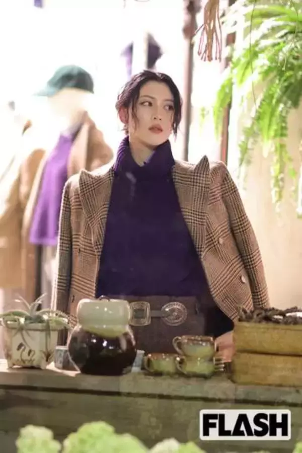 三吉彩花、ハイジュエリーブランドの「フレンド」起用に祝福の裏であがる疑問…背景に背中の“巨大タトゥー”
