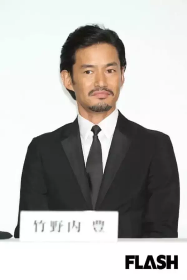 竹野内豊、『ガス人間』で「眉毛全剃り」の “激変” ビジュ披露…和彫チラ見え「強面ヤクザ」役に集まる期待