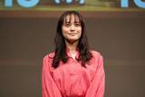 「牧瀬里穂『旅サラダ』久々出演で「若過ぎんか」近影に集まる驚き　夫の企業上場で“資産600億円”セレブ妻に」の画像1