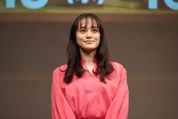 牧瀬里穂『旅サラダ』久々出演で「若過ぎんか」近影に集まる驚き　夫の企業上場で“資産600億円”セレブ妻に