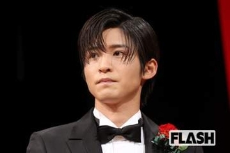 目黒蓮、新CMの長髪姿で色気見せるなかいまだ根強い“短髪人気”役作り続くも以前とのギャップに困惑の声が