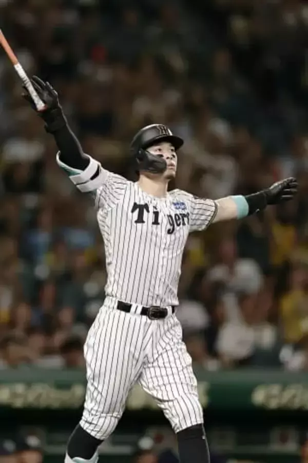 阪神・佐藤輝明、驚きの年俸「3億円アップ」!　ポスティング移籍をめぐる球団の苦肉の“落としどころ”