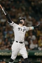 阪神・佐藤輝明、驚きの年俸「3億円アップ」!　ポスティング移籍をめぐる球団の苦肉の“落としどころ”