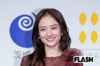 谷まりあ、カンヌで披露した純白ドレスの美デコルテに絶賛の嵐…ロケで発揮した語学力にも高評価