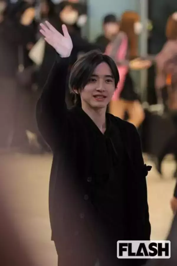 なにわ男子・道枝駿佑、韓国の空港で全身真っ黒コーデをキャッチ！ ファン600人が集結する人気の理由とは