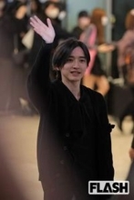 なにわ男子・道枝駿佑、韓国の空港で全身真っ黒コーデをキャッチ！ ファン600人が集結する人気の理由とは