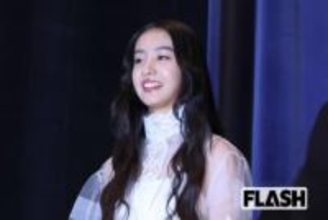 Koki, ルイ・ヴィトン展示会で“胸元ざっくり”の高露出衣装とバッチリ腹筋の圧巻スタイル披露…母・静香と“二人三脚”で培った美ボディ