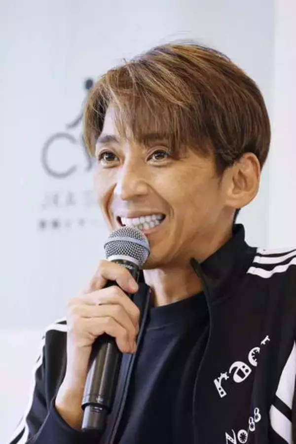 元SMAP・森且行、レース優勝のオフショットで見せた“アイテム”に「どれだけSMAP好きなの」ファン感涙