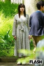 吉川愛　“極深スリット”黒ドレス姿にファン騒然「リアルドロンジョ様」子役から20年で到達した「大人の魅力」