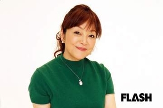 岩崎宏美が息子2人と「スリーショット」公開　離婚で“断絶期”経験した32年前知るファンの感慨ひとしお