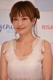 「平子理沙“へそ出し”ミニスカ姿の若さにファン驚き…過去には整形疑惑をきっぱり否定、貫く“自然体”スタイル」の画像1