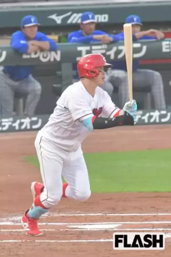 広島カープ・小園、“チームの顔” に見合わぬ不調で選手登録抹消…背景には “ゾンビたばこ” 問題指摘する声も