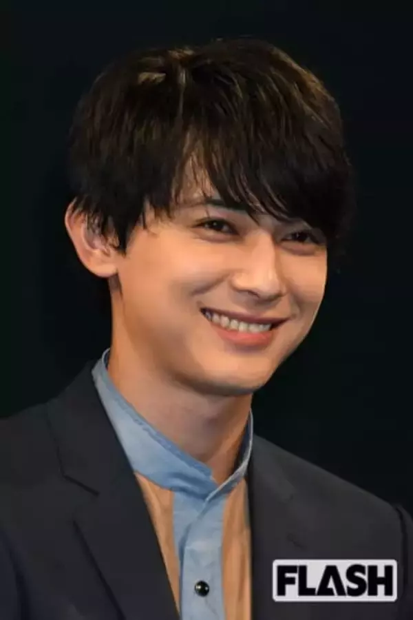 吉沢亮「ディオール」イベントでポロシャツ＆デニム姿披露…フォーマルな印象からの “激変” に分かれる賛否