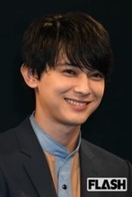 吉沢亮「ディオール」イベントでポロシャツ＆デニム姿披露…フォーマルな印象からの “激変” に分かれる賛否