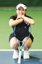 「明らかに私の写真」写真集も人気のプロテニス選手、“アダルト作品”パッケージに憤慨…「やってるね」酷似を指摘する声