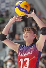 177cmのバレー元日本代表・野中瑠衣、私服オフショット公開…泥臭いプレーとの“ギャップ”に歓喜の声