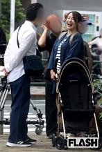 大沢あかね、松田元太と共演ロケ姿をキャッチ！夫・劇団ひとりの “献身愛” に支えられ、美容もドラムも「全ぶり」人生