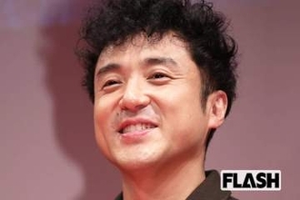 ムロツヨシ、Netflixドラマ宮古島「長期ロケ」で見せた島民ばりの運転慣れぶり…共演・吉高由里子は南国を満喫
