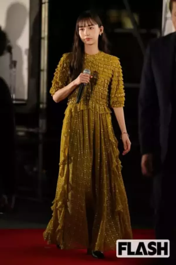 井桁弘恵、29歳バースデー直後の“セーラー服”姿に「めっちゃ似合ってかわいい」ファンから集まる絶賛