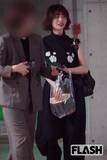 「長濱ねる　中島健人との“ラブコメ”映画舞台あいさつで大歓声、お気に入りポップコーンと帰宅するキュートな姿をキャッチ！」の画像1