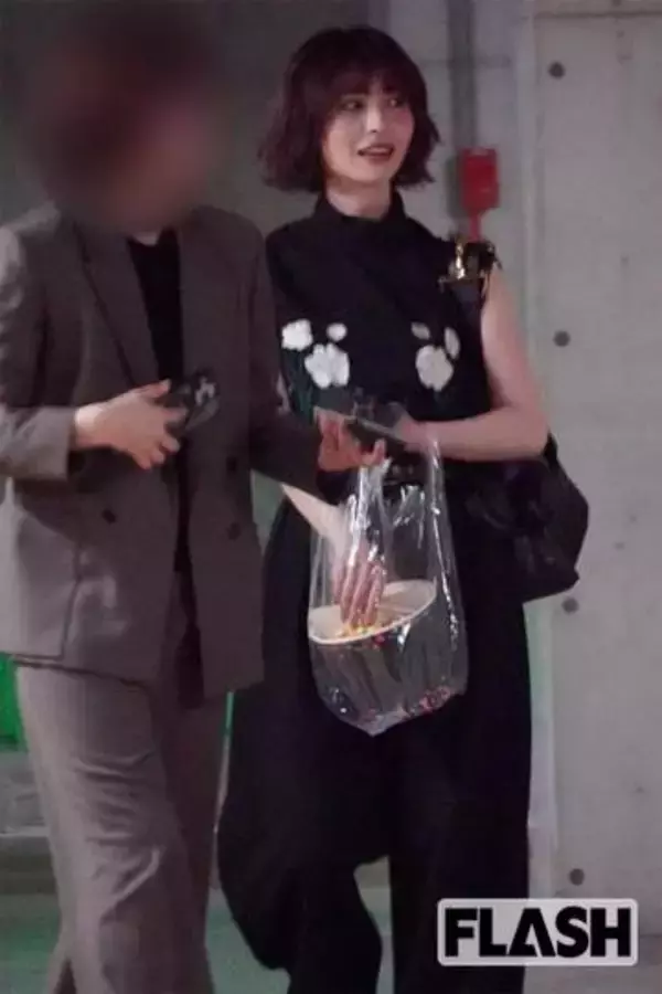 長濱ねる　中島健人との“ラブコメ”映画舞台あいさつで大歓声、お気に入りポップコーンと帰宅するキュートな姿をキャッチ！