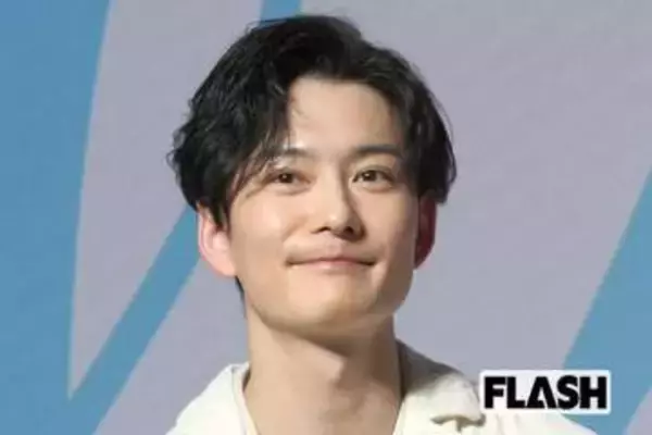 岡田将生『オールスター感謝祭』の“縁なし眼鏡”姿に話題沸騰「リムレス」が“アイドル界隈”で大流行中
