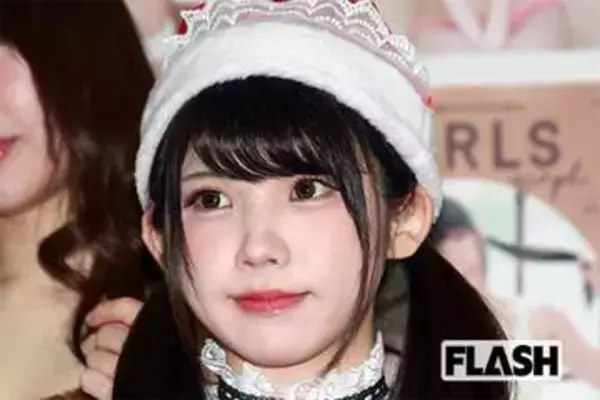 「パンツ前後逆に履いてた」えなこ、写真集の表紙でまさかの着用ミス「こりゃあ話題にもなる」SNS驚き