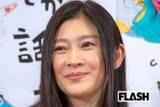 「篠原涼子、息子・市村優汰のTikTok出演で“すっぴん美貌”に驚きも…騒動続きの息子溺愛に冷ややかな視線」の画像1