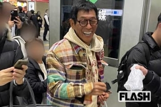 「新大阪駅の風物詩」明石家さんまの“神ファンサ”を発見！長寿番組を多数抱える70歳の“素顔”とは