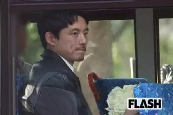 坂口健太郎、フジの“肝いり”国際共同制作ドラマのロケ姿…アジア人気絶好調で「二股報道」もノーダメージ