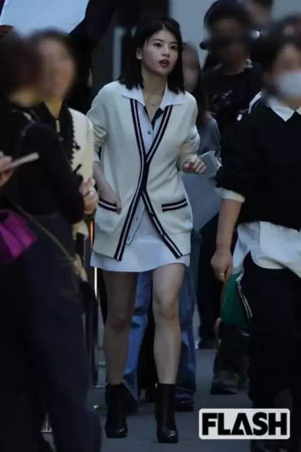 出口夏希、伊藤健太郎と「お泊り熱愛」報道…“背中ぱっくり” ドレスに続く “清楚系女優” の大胆ぶりに広がる動揺