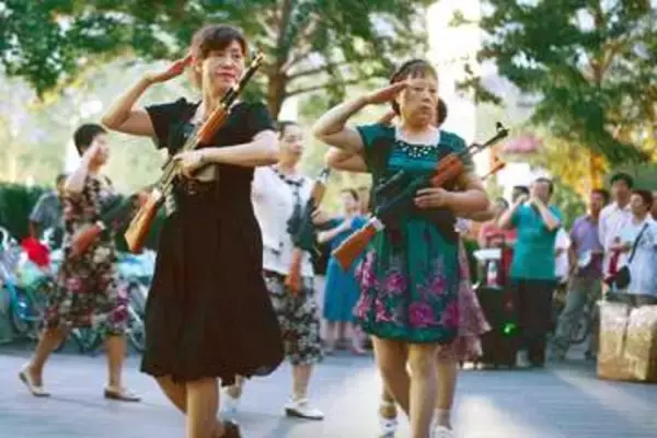 【中国の埋めがたい経済格差】集団で踊り、日本の土地も金も買い占めるおばさんパワー「大媽部隊」とは