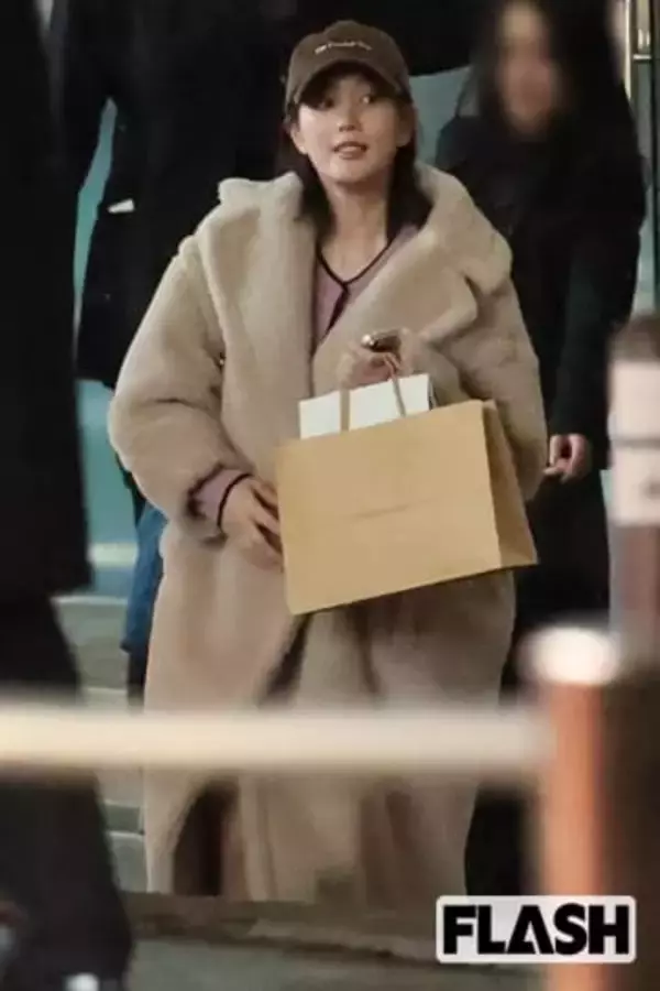 本田翼“MISAMO”リスニングパーティ”で見せたゴージャス美脚姿“大親友”女性芸人と終始ご機嫌