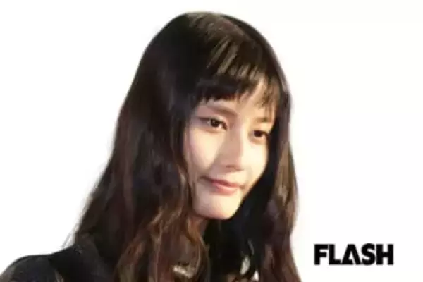 橋本愛、レディー・ガガ公演での“個性的”ファッション公開しファン歓喜…過去にもライブ参戦“ヘソ出しコーデ”が話題に