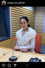 伊東美咲、49歳の淡色スーツ姿をファン絶賛…“エルメスたん”から21年、漂う色香に「セクシィすぎる」
