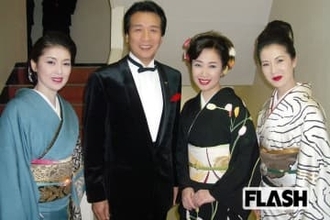 『坂本冬美のモゴモゴ紅白』第24回／この年で最後となった紅組は下手、白組は上手から分かれて入場というオープニングシーン