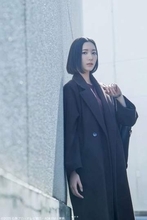 『仮面ライダーゼッツ』出演女優の水着姿にファン驚愕、キャリア警部補役の「すごすぎる」抜群スタイル